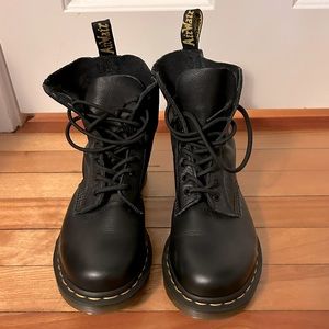 EUC DOC MARTENS 1460 WOMEN'S PASCAL VIRGINIA LEATHER BOOTS